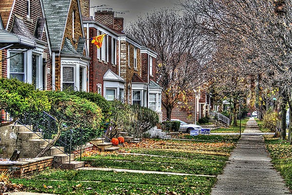 Chicago houses in autumn. Image by Bronisław Dróżka from Pixabay