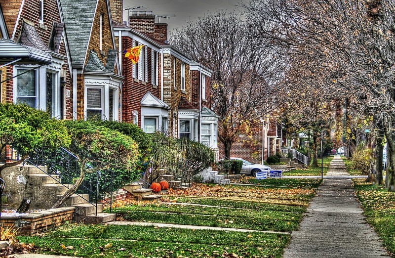 Chicago houses in autumn. Image by Bronisław Dróżka from Pixabay